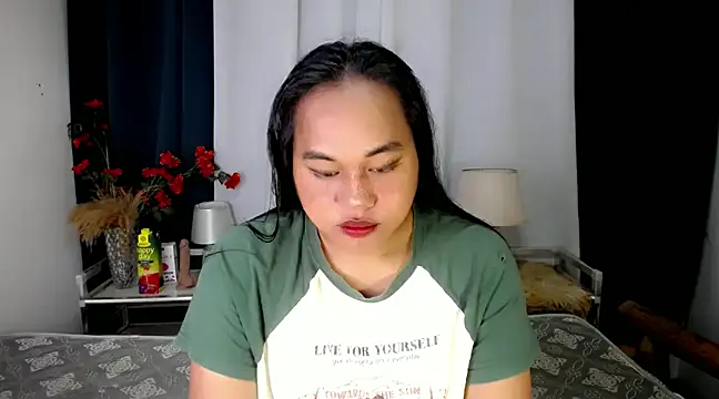 Snapshot of bettina_love chatting on December 3, 8:27 am bettina love online show from December 3, 8:27 am