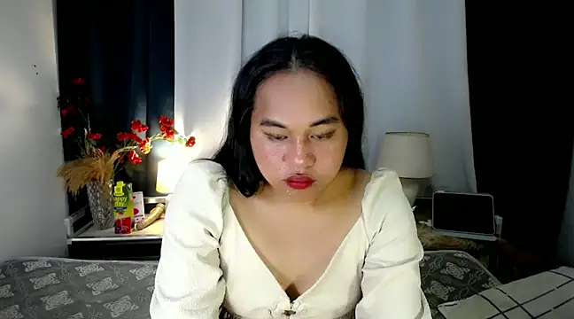 Snapshot of bettina_love chatting on December 9, 2:17 pm bettina love online show from December 9, 2:17 pm