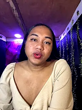 Snapshot of bettina_love chatting on November 18, 4:50 am bettina love online show from November 18, 4:50 am