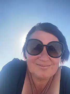 XLindaMilfX online show from September 13, 12:27 pm