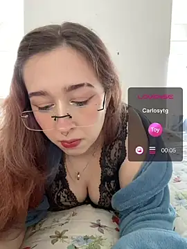 Snapshot of tsuki_chan_on chatting on June 21, 4:42 pm tsuki chan on online show from June 21, 4:42 pm