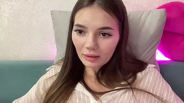 Snapshot of Miracle_angel_ chatting on December 9, 6:57 pm Miracle angel  online show from December 9, 6:57 pm