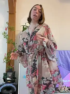 Snapshot of Daisy_Michto_Officiel chatting on December 17, 9:07 am Daisy Michto Officiel online show from December 17, 9:07 am