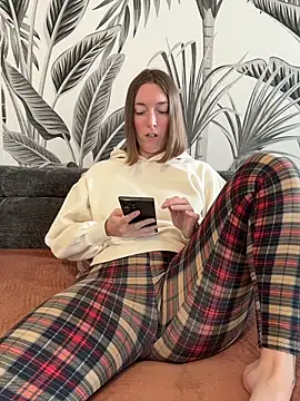 Snapshot of Daisy_Michto_Officiel chatting on May 19, 12:11 pm Daisy Michto Officiel online show from May 19, 12:11 pm