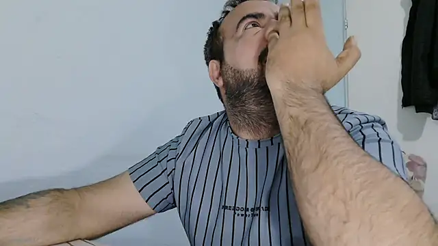 Snapshot of ZYXEL353 chatting on March 16, 12:17 am ZYXEL353 online show from March 16, 12:17 am