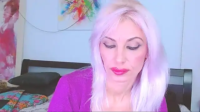 Snapshot of HoneyLara chatting on February 3, 8:13 pm HoneyLara online show from February 3, 8:13 pm