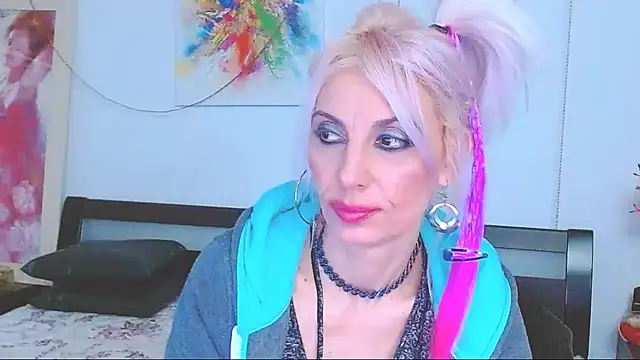 Snapshot of HoneyLara chatting on February 5, 12:42 am HoneyLara online show from February 5, 12:42 am