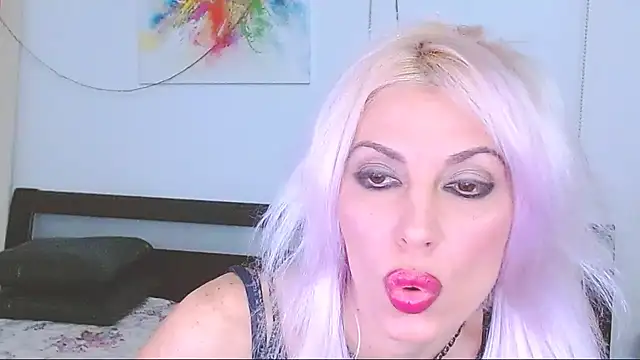 Snapshot of HoneyLara chatting on February 5, 11:06 pm HoneyLara online show from February 5, 11:06 pm