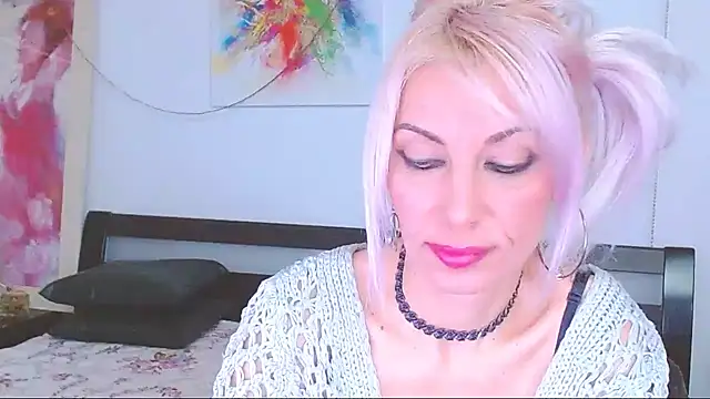 Snapshot of HoneyLara chatting on February 6, 11:26 pm HoneyLara online show from February 6, 11:26 pm
