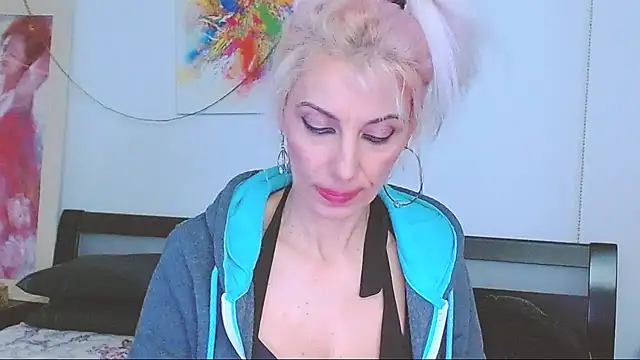 Snapshot of HoneyLara chatting on February 8, 5:40 am HoneyLara online show from February 8, 5:40 am