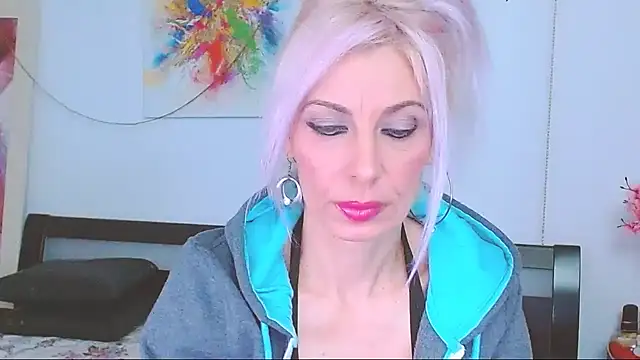 Snapshot of HoneyLara chatting on February 8, 6:55 pm HoneyLara online show from February 8, 6:55 pm