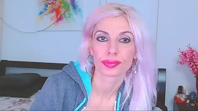Snapshot of HoneyLara chatting on February 9, 6:11 am HoneyLara online show from February 9, 6:11 am