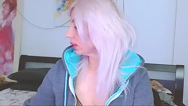 Snapshot of HoneyLara chatting on February 10, 12:08 am HoneyLara online show from February 10, 12:08 am