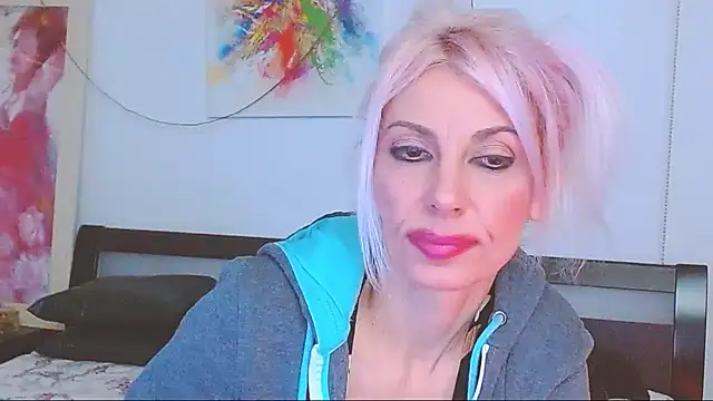 Snapshot of HoneyLara chatting on February 12, 1:52 am HoneyLara online show from February 12, 1:52 am