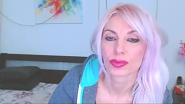 Snapshot of HoneyLara chatting on February 13, 5:26 am HoneyLara online show from February 13, 5:26 am