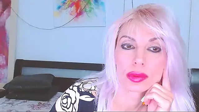 Snapshot of HoneyLara chatting on February 14, 2:28 am HoneyLara online show from February 14, 2:28 am