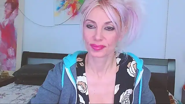 Snapshot of HoneyLara chatting on February 14, 5:30 am HoneyLara online show from February 14, 5:30 am