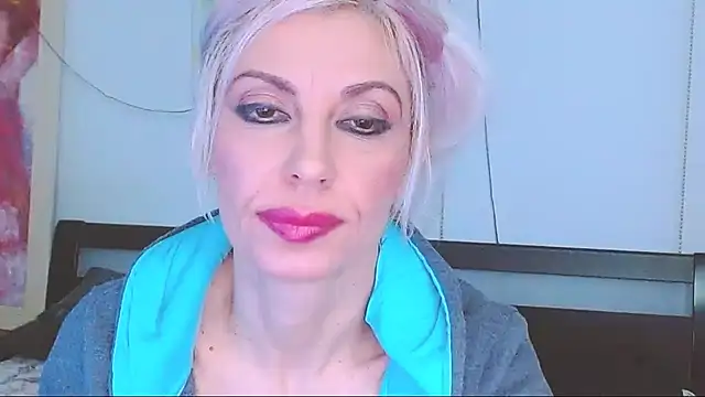 Snapshot of HoneyLara chatting on February 15, 1:31 am HoneyLara online show from February 15, 1:31 am