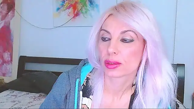 Snapshot of HoneyLara chatting on February 17, 3:25 am HoneyLara online show from February 17, 3:25 am