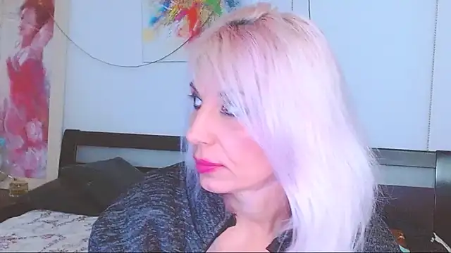 Snapshot of HoneyLara chatting on February 18, 12:48 am HoneyLara online show from February 18, 12:48 am