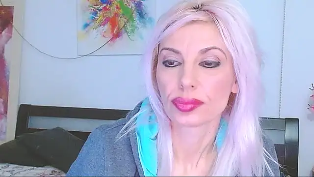 Snapshot of HoneyLara chatting on February 19, 2:44 am HoneyLara online show from February 19, 2:44 am