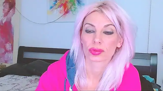 Snapshot of HoneyLara chatting on February 20, 5:12 am HoneyLara online show from February 20, 5:12 am