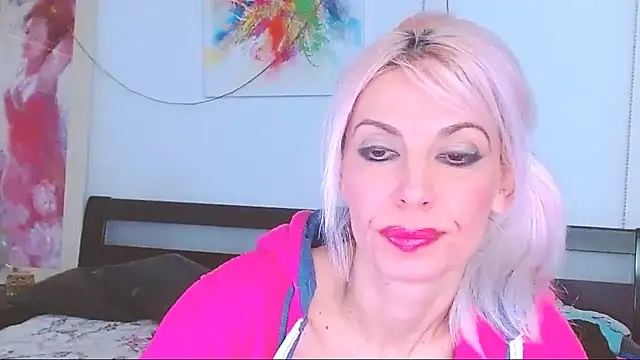 Snapshot of HoneyLara chatting on February 21, 2:28 am HoneyLara online show from February 21, 2:28 am