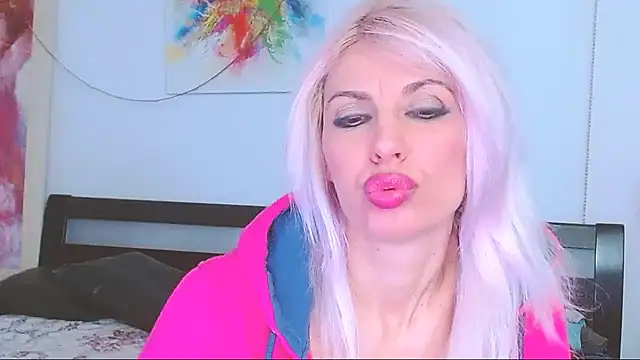 Snapshot of HoneyLara chatting on February 21, 5:46 am HoneyLara online show from February 21, 5:46 am