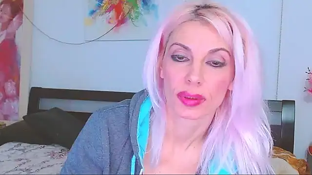 Snapshot of HoneyLara chatting on February 23, 2:18 am HoneyLara online show from February 23, 2:18 am