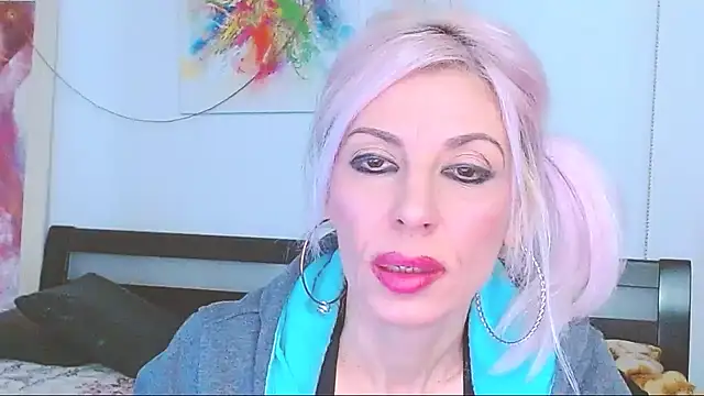 Snapshot of HoneyLara chatting on February 25, 11:22 pm HoneyLara online show from February 25, 11:22 pm