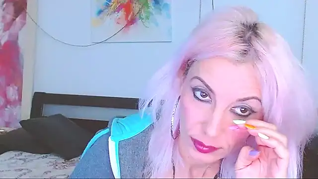 Snapshot of HoneyLara chatting on February 28, 9:01 pm HoneyLara online show from February 28, 9:01 pm