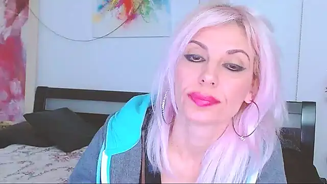 Snapshot of HoneyLara chatting on March 4, 5:53 am HoneyLara online show from March 4, 5:53 am