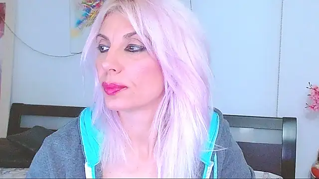 Snapshot of HoneyLara chatting on March 7, 1:31 am HoneyLara online show from March 7, 1:31 am