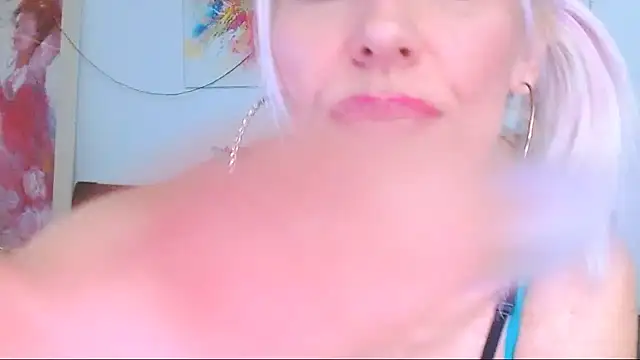 Snapshot of HoneyLara chatting on March 9, 8:18 am HoneyLara online show from March 9, 8:18 am