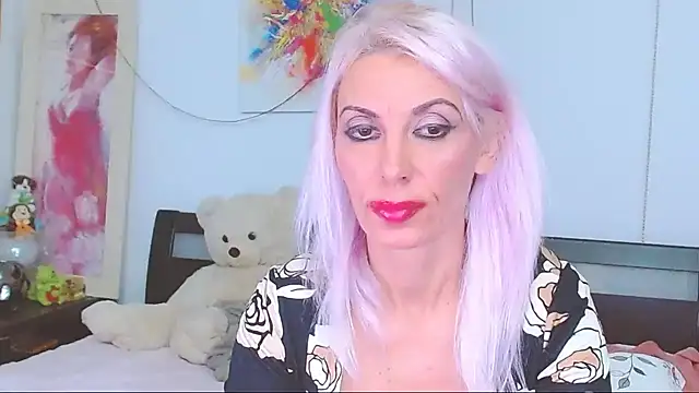 Snapshot of HoneyLara chatting on October 2, 8:27 pm HoneyLara online show from October 2, 8:27 pm