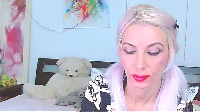 Snapshot of HoneyLara chatting on October 5, 8:40 pm HoneyLara online show from October 5, 8:40 pm
