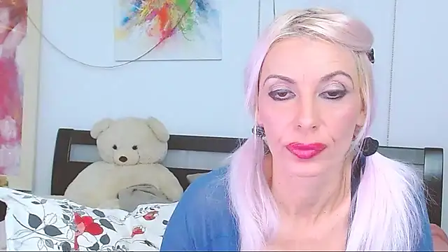 Snapshot of HoneyLara chatting on October 6, 8:50 pm HoneyLara online show from October 6, 8:50 pm