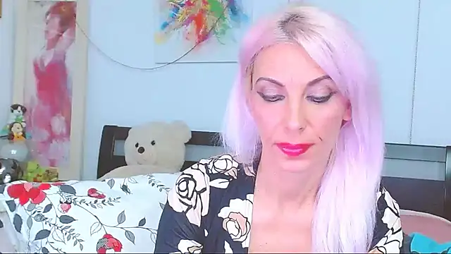 Snapshot of HoneyLara chatting on October 9, 8:18 pm HoneyLara online show from October 9, 8:18 pm