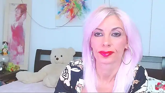 Snapshot of HoneyLara chatting on October 13, 4:18 pm HoneyLara online show from October 13, 4:18 pm