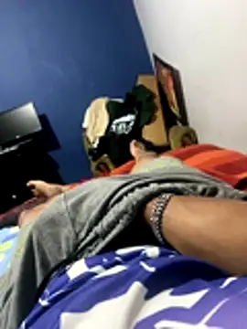 Snapshot of stuard-19 chatting on November 6, 5:52 am stuard-19 online show from November 6, 5:52 am