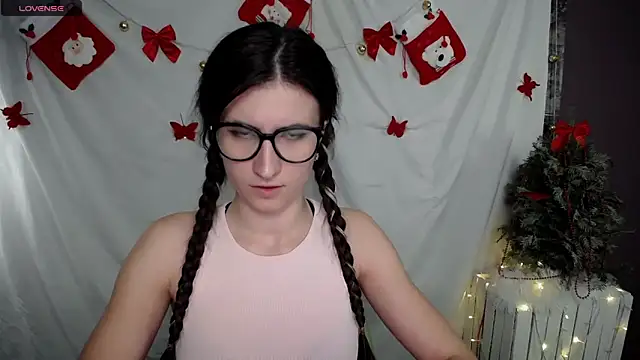 Snapshot of MaryEm976 chatting on December 23, 9:05 am MaryEm976 online show from December 23, 9:05 am