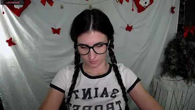 Snapshot of MaryEm976 chatting on January 3, 8:54 am MaryEm976 online show from January 3, 8:54 am