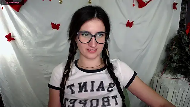 Snapshot of MaryEm976 chatting on January 3, 3:01 pm MaryEm976 online show from January 3, 3:01 pm