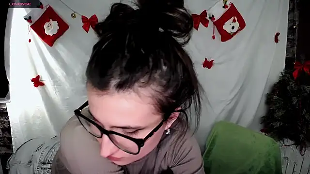 Snapshot of MaryEm976 chatting on January 5, 11:59 am MaryEm976 online show from January 5, 11:59 am