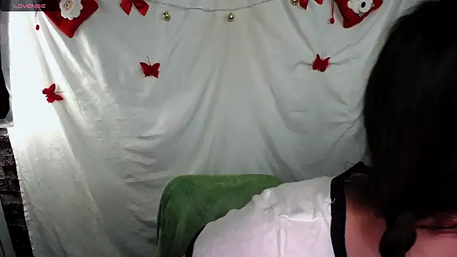 Snapshot of MaryEm976 chatting on January 6, 8:46 am MaryEm976 online show from January 6, 8:46 am