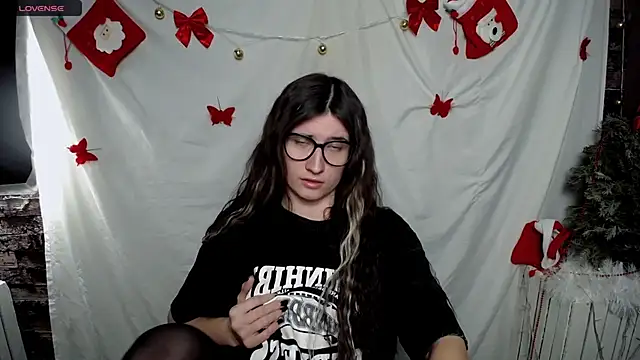 Snapshot of MaryEm976 chatting on January 15, 9:02 am MaryEm976 online show from January 15, 9:02 am