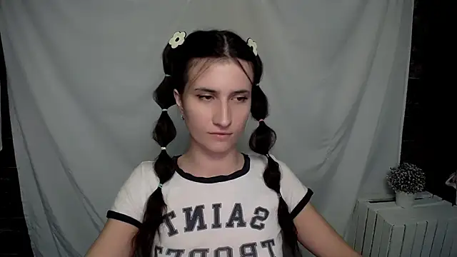 Snapshot of MaryEm976 chatting on February 2, 8:02 am MaryEm976 online show from February 2, 8:02 am