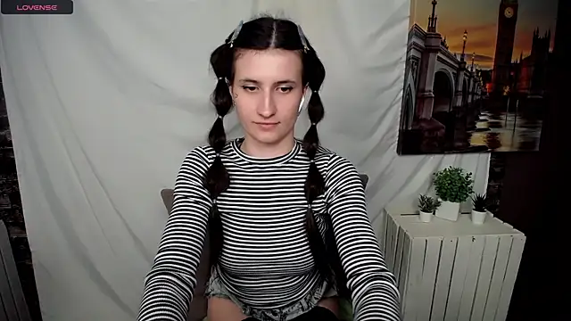 Snapshot of MaryEm976 chatting on March 16, 12:00 pm MaryEm976 online show from March 16, 12:00 pm