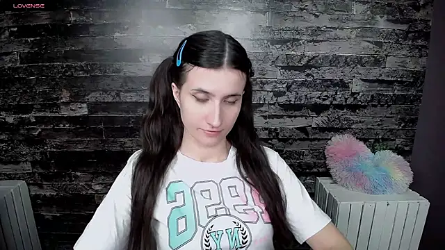 Snapshot of MaryEm976 chatting on March 18, 11:41 am MaryEm976 online show from March 18, 11:41 am