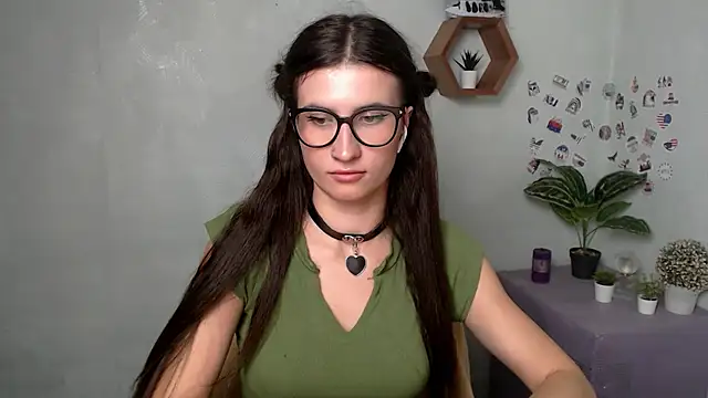 Snapshot of MaryEm976 chatting on September 29, 6:51 am MaryEm976 online show from September 29, 6:51 am